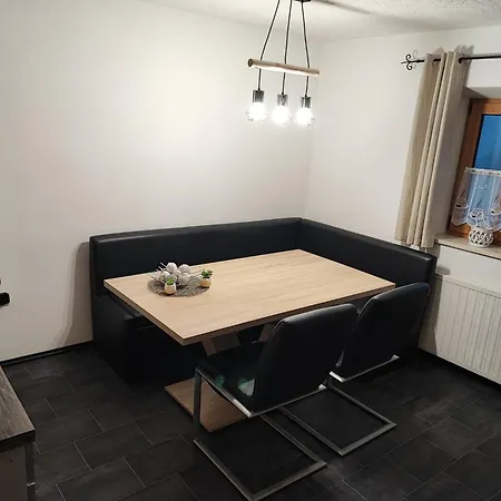 Beim Maler Gandi Apartment